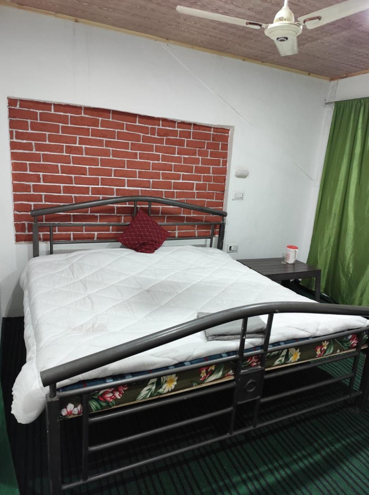 Hotel New Heaven Canal Srīnagar Exterior foto